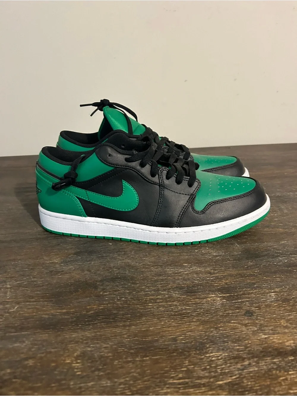 Jordan 1 Low SE bran new